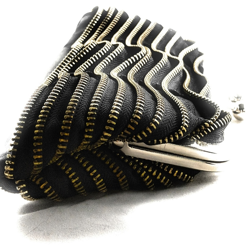 Zipper Ruffle Clutch Bag Black Satin o/s - Picture 4 of 7